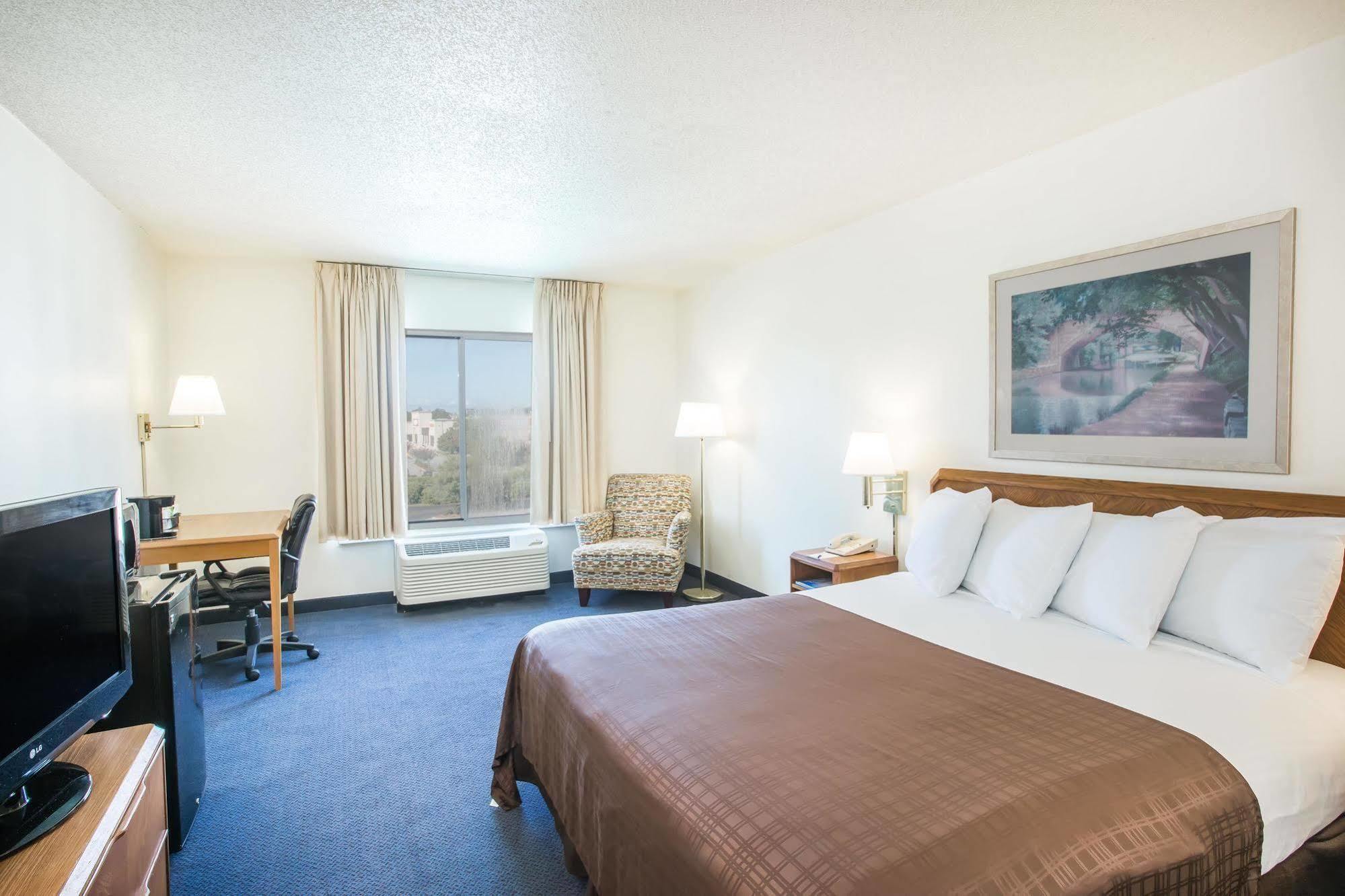 Baymont By Wyndham Wilmington Hotel Eksteriør billede