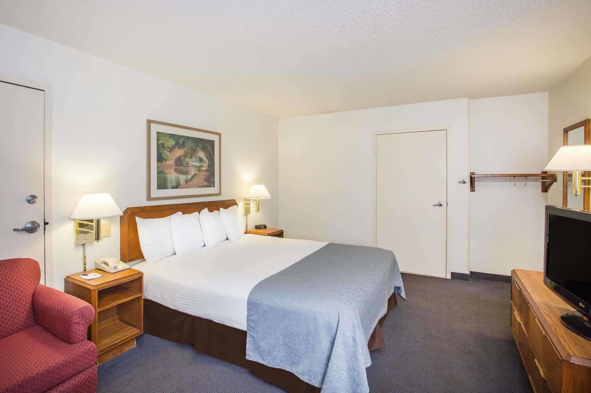 Baymont By Wyndham Wilmington Hotel Eksteriør billede