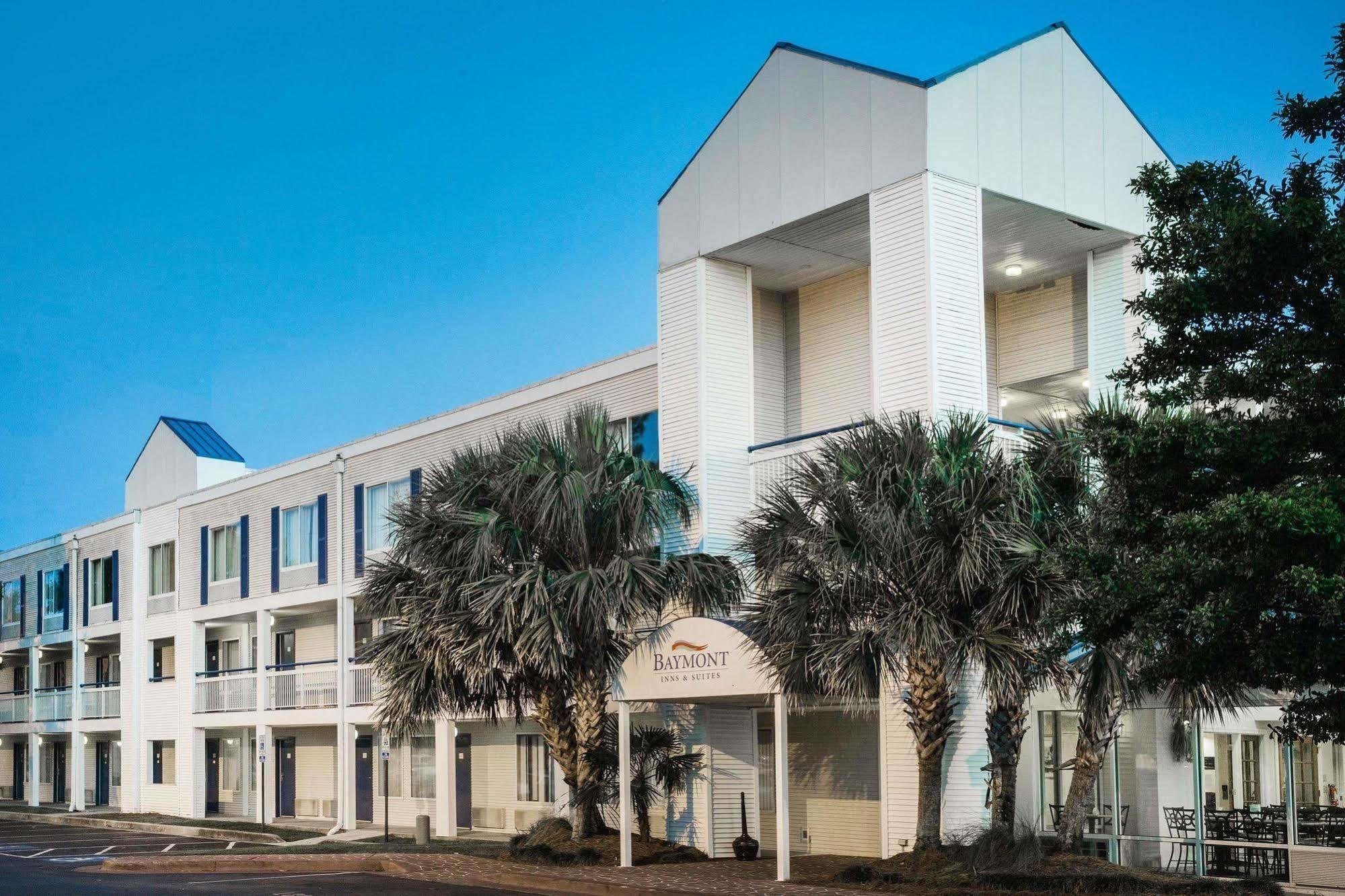 Baymont By Wyndham Wilmington Hotel Eksteriør billede